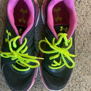 Under Armour shoes Size 6.5 youth